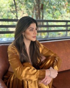 Karishma Kotak Instagram - One week 
Five cities 
You figure which ?♾️