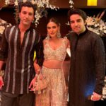 Karishma Sharma Instagram - The festival of love, light, and laughter is here. Let's celebrate it together 💫💫🪔 The Usual Suspects, what a night❤️ We danced till we dropped 🤣💫 Outfit @payalsinghal Makeup by @makeupbykhushikhivishra Hair @arifayadav_make_you_gorgeous