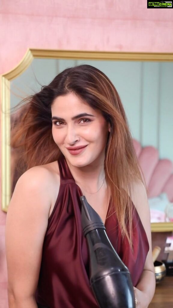Karishma Sharma Instagram - Say hello to my secret to smooth, straight hair every day! I get 3.5 times better retention of my straight hair with Streax Professional Canvoline post care range. It is free from Sulphates and Parabens! #streaxprofessional #canvoline #hairstraightening #haircare #beauty #shampoo #conditioner #keratin #baobaboil