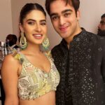 Karishma Sharma Instagram - The festival of love, light, and laughter is here. Let's celebrate it together 💫💫🪔 The Usual Suspects, what a night❤️ We danced till we dropped 🤣💫 Outfit @payalsinghal Makeup by @makeupbykhushikhivishra Hair @arifayadav_make_you_gorgeous