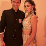 Karishma Sharma Instagram - The festival of love, light, and laughter is here. Let's celebrate it together 💫💫🪔 The Usual Suspects, what a night❤️ We danced till we dropped 🤣💫 Outfit @payalsinghal Makeup by @makeupbykhushikhivishra Hair @arifayadav_make_you_gorgeous