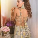 Karishma Sharma Instagram - The festival of love, light, and laughter is here. Let's celebrate it together 💫💫🪔 The Usual Suspects, what a night❤️ We danced till we dropped 🤣💫 Outfit @payalsinghal Makeup by @makeupbykhushikhivishra Hair @arifayadav_make_you_gorgeous