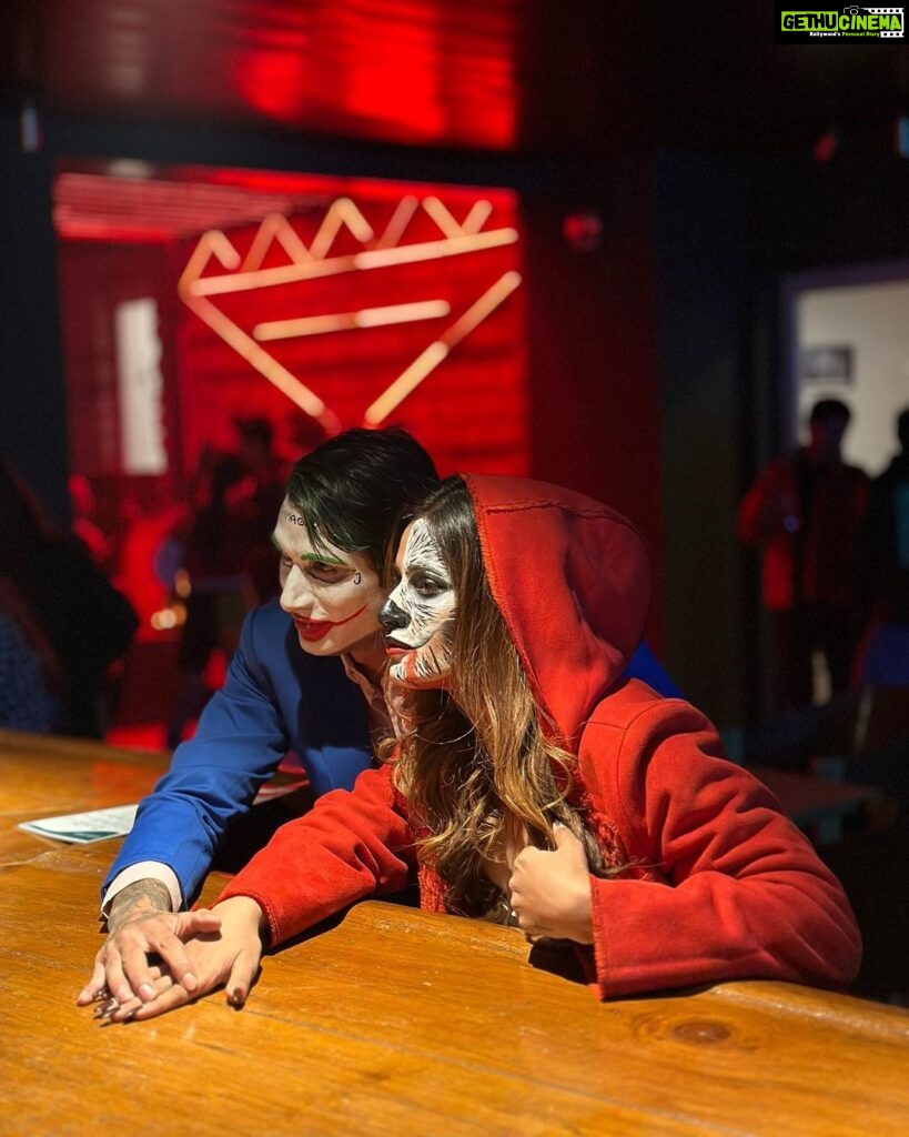 Karishma Sharma Instagram - Joker x Red Wolfie hood 🍎🃏 @theirish_manali @banon_mountain_resorts