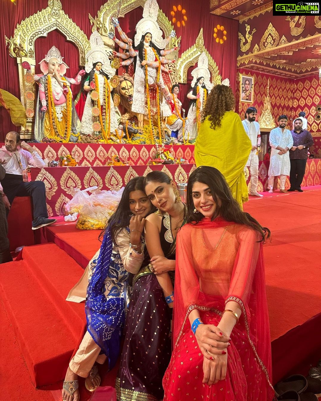 Karishma Sharma Instagram - Shubho bijoya Blissful days of pujo!!! There’s nothing better than spending the night out with your best friends on Durga puja. Last photo ps Sanchi being Prince Charming since men are 🙄🤣
