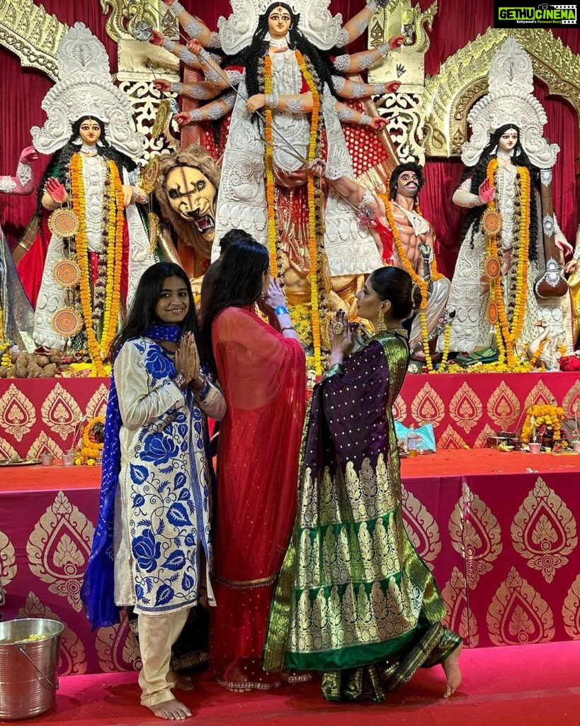 Karishma Sharma Instagram - Shubho bijoya Blissful days of pujo!!! There’s nothing better than spending the night out with your best friends on Durga puja. Last photo ps Sanchi being Prince Charming since men are 🙄🤣