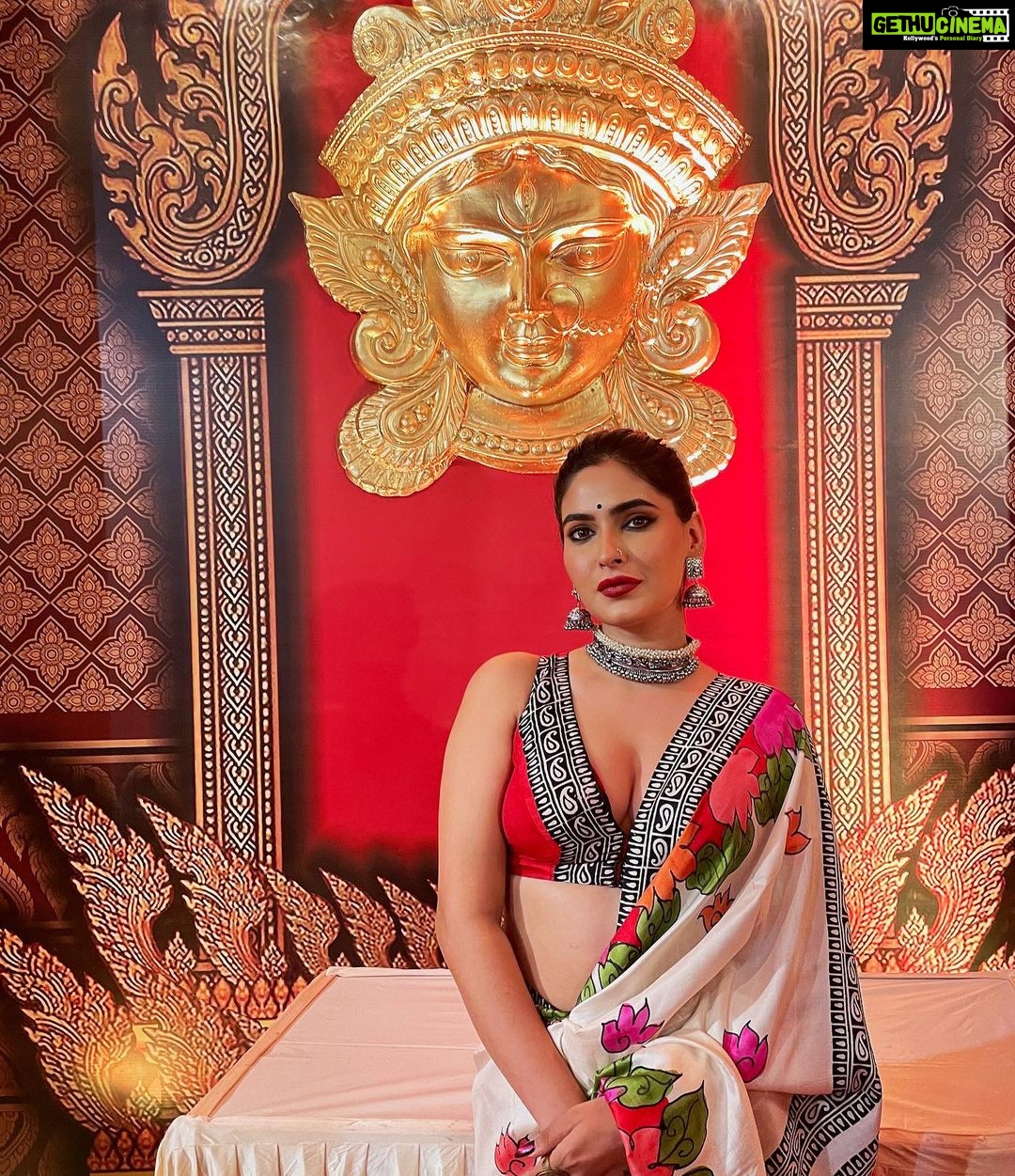 Karishma Sharma Instagram - Unveiling the power of Shakti, celebrating Durga Puja. 🙏❤️