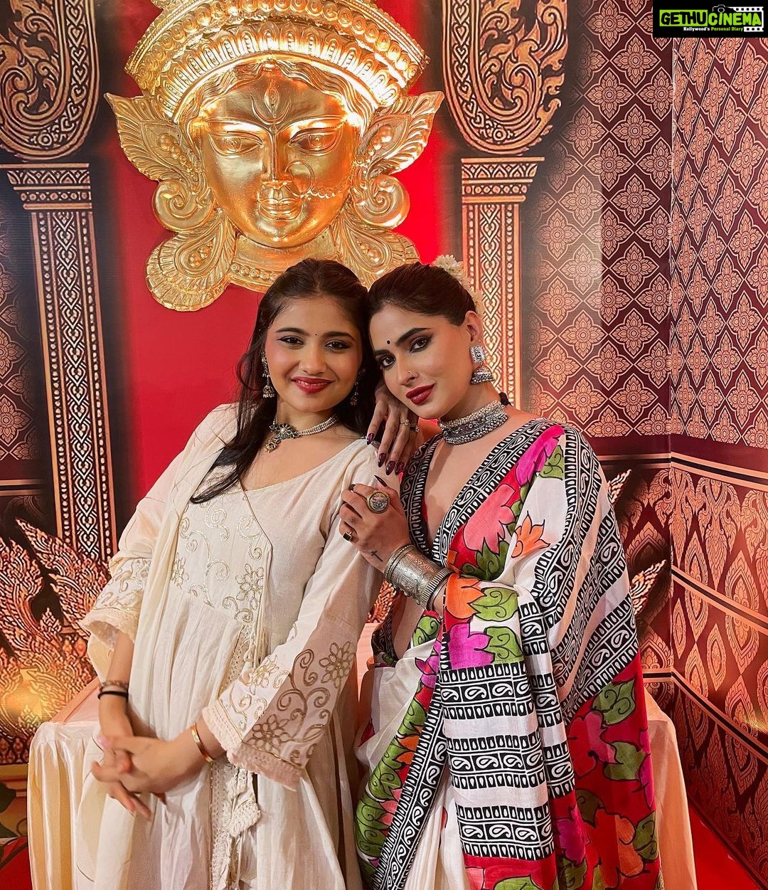 Karishma Sharma Instagram - Unveiling the power of Shakti, celebrating Durga Puja. 🙏❤️