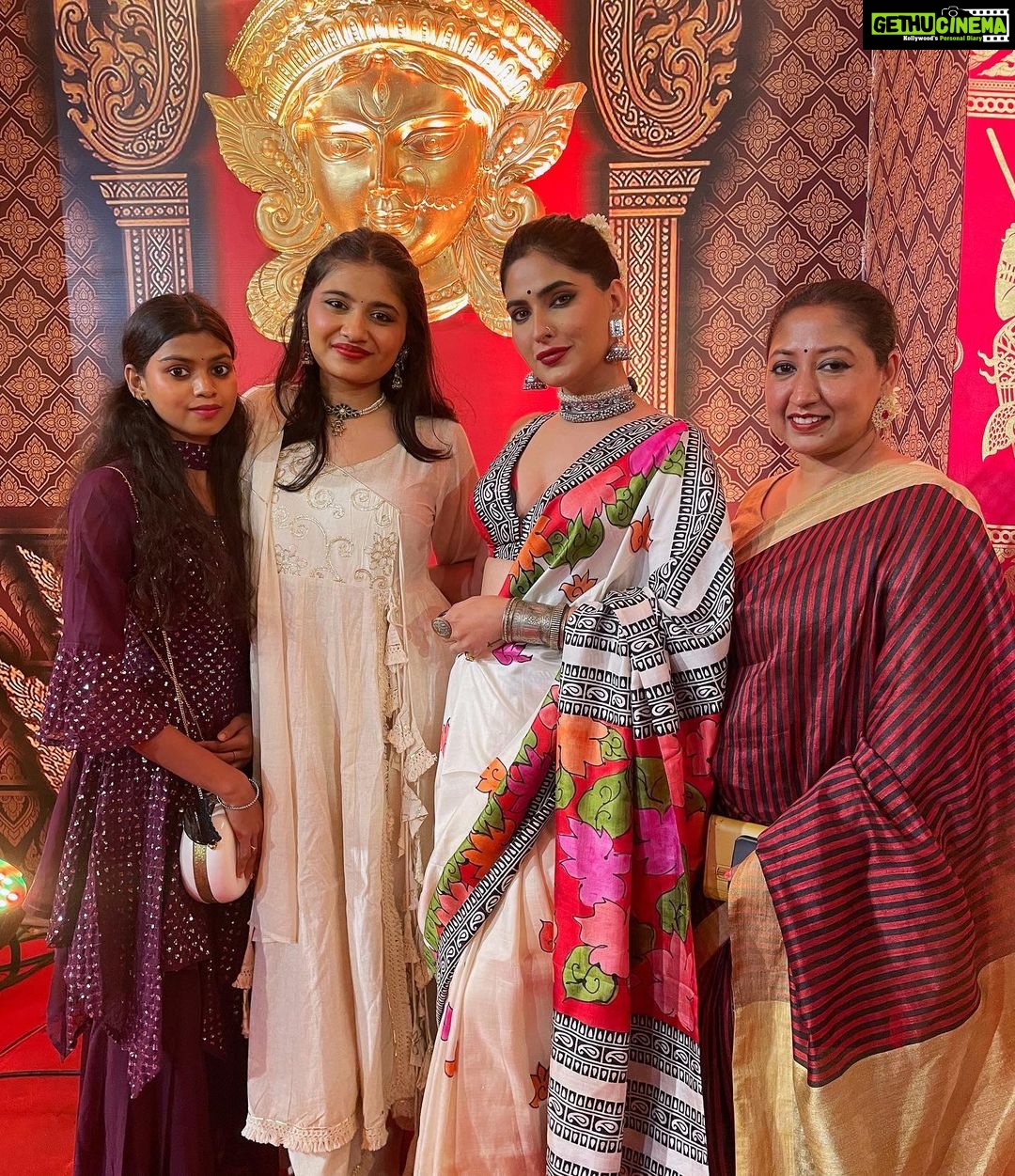 Karishma Sharma Instagram - Unveiling the power of Shakti, celebrating Durga Puja. 🙏❤️