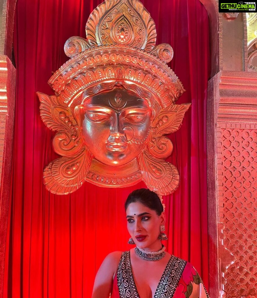 Karishma Sharma Instagram - Unveiling the power of Shakti, celebrating Durga Puja. 🙏❤