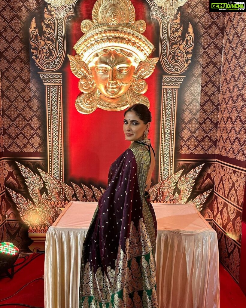 Karishma Sharma Instagram - Shubho bijoya Blissful days of pujo!!! There’s nothing better than spending the night out with your best friends on Durga puja. Last photo ps Sanchi being Prince Charming since men are 🙄🤣