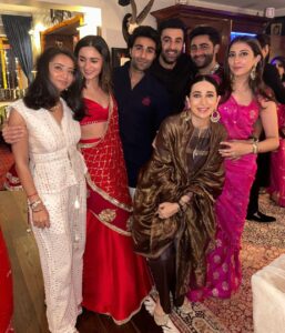 Karisma Kapoor Instagram - Family, Food and Festivities 🪔🧡💫 How it started and how it ended 😋💥 #Diwalilove #familytime #chotidiwali