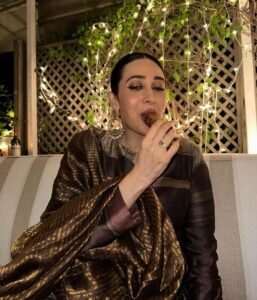 Karisma Kapoor Instagram - Family, Food and Festivities 🪔🧡💫
How it started and how it ended 😋💥

#Diwalilove #familytime #chotidiwali