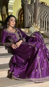 Karisma Kapoor Instagram - Feel the festive season 💜✨ 📹 @digitalmagicedits