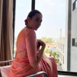Karisma Kapoor Instagram - Behind the scenes 📸 @reliancejewels 💖✨