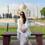 Karisma Kapoor Instagram - Timeless Beauty.. the Taj Mahal 🤍 Still as mesmerising as ever.. #incredibleindia🇮🇳 Agra