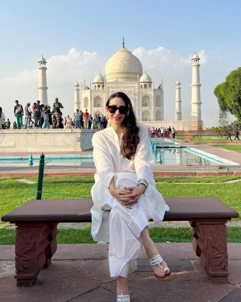 Karisma Kapoor Instagram - Timeless Beauty.. the Taj Mahal 🤍 Still as mesmerising as ever.. #incredibleindia🇮🇳 Agra