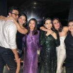 Karisma Kapoor Instagram - Making memories with our friends and family 💜🪩✨ #famjam #foreverfriends