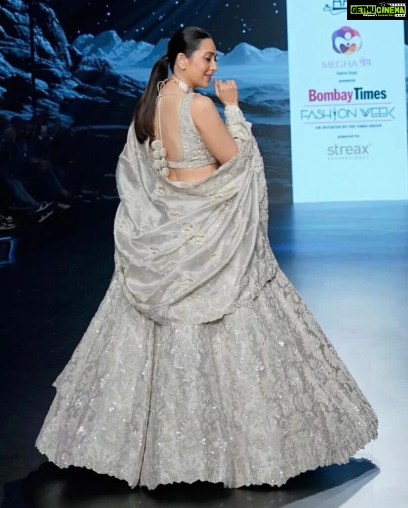 Karisma Kapoor Instagram - Silver Sparkle’s 🤍✨ @timesfashionweek @aariindia