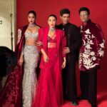Karisma Kapoor Instagram - What a spectacular night 🌟 such a pleasure to walk for the opening of @jioworldplaza for my dear friend @manishmalhotra05 Congratulations @_iiishmagish on such an amazing place and fantastic show ❤️ #NewOrderOfStyle #MumbaiAtThePlaza #JioWorldPlaza