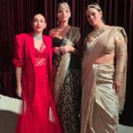 Karisma Kapoor Instagram - What a spectacular night 🌟 such a pleasure to walk for the opening of @jioworldplaza for my dear friend @manishmalhotra05 Congratulations @_iiishmagish on such an amazing place and fantastic show ❤️ #NewOrderOfStyle #MumbaiAtThePlaza #JioWorldPlaza
