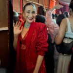 Karisma Kapoor Instagram - What a spectacular night 🌟 such a pleasure to walk for the opening of @jioworldplaza for my dear friend @manishmalhotra05 Congratulations @_iiishmagish on such an amazing place and fantastic show ❤️ #NewOrderOfStyle #MumbaiAtThePlaza #JioWorldPlaza