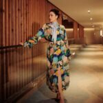 Karisma Kapoor Instagram - In @sabyasachiofficial for @makemytrip India’s Favourite Homestays Awards 🏠