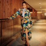 Karisma Kapoor Instagram - In @sabyasachiofficial for @makemytrip India’s Favourite Homestays Awards 🏠