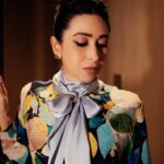 Karisma Kapoor Instagram - In @sabyasachiofficial for @makemytrip India’s Favourite Homestays Awards 🏠