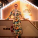Karisma Kapoor Instagram - In @sabyasachiofficial for @makemytrip India’s Favourite Homestays Awards 🏠