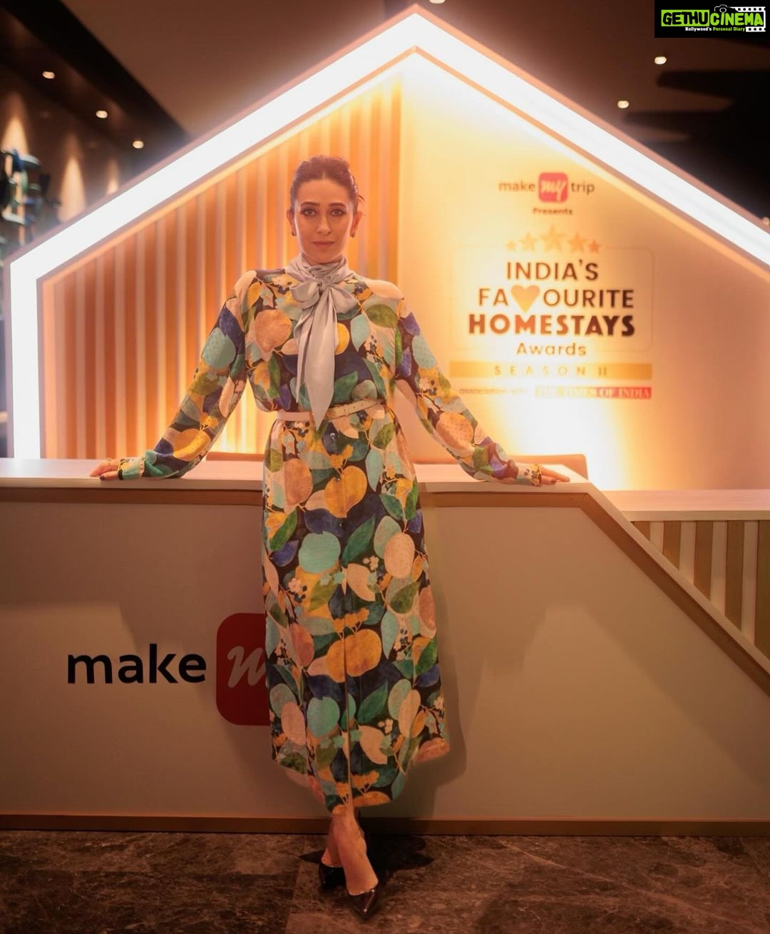 Karisma Kapoor Instagram - In @sabyasachiofficial for @makemytrip India’s Favourite Homestays Awards 🏠
