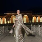 Karisma Kapoor Instagram - Smile,Sparkle,Shine 💎🤎💎✨ In - @manishmalhotra05 @manishmalhotraworld @manishmalhotrajewellery #eventdiaries @jkcementindia @jkmaxxpaints #festiveseason