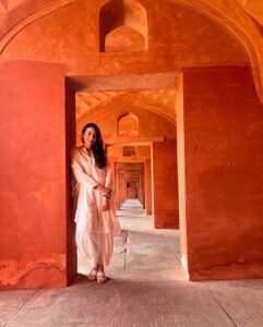 Karisma Kapoor Instagram - Timeless Beauty.. the Taj Mahal 🤍
Still as mesmerising as ever.. 
 
#incredibleindia🇮🇳