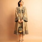 Karisma Kapoor Instagram – Glitz and Gold 🌟