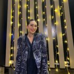 Karisma Kapoor Instagram - Bright lights Festive nights 💙✨🪔 #diwalivibes