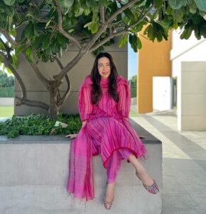 Karisma Kapoor Instagram - Positive energy 🙏🏼💫✨ and Delicious food 
A wonderful day spent in Amritsar 🩷