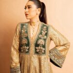 Karisma Kapoor Instagram – Glitz and Gold 🌟