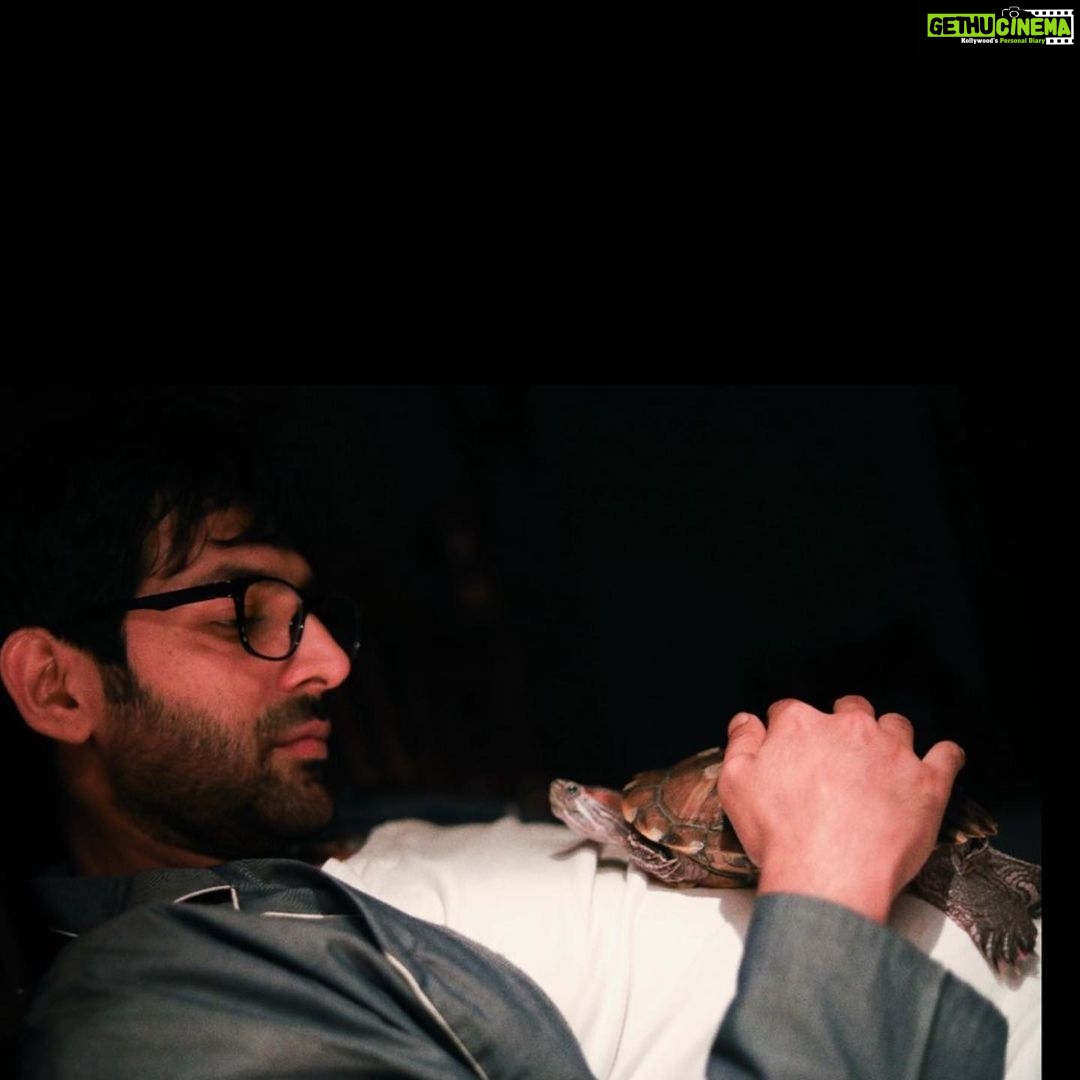 Kartik Aaryan Instagram - Best Actor - Freddy π€ A Character that challenged me mentally and physically ( Gained around 15 kgs jisko ghataane mein ab Band baj rahi hai π ) Acknowledgements like these validate the twisted choices I make sometimes! Thank you HT and the fans for honouring the underdog called Freddy! Plus i would like to share this award with My Hardy π’π @htcity @disneyplushotstar @ottplayapp