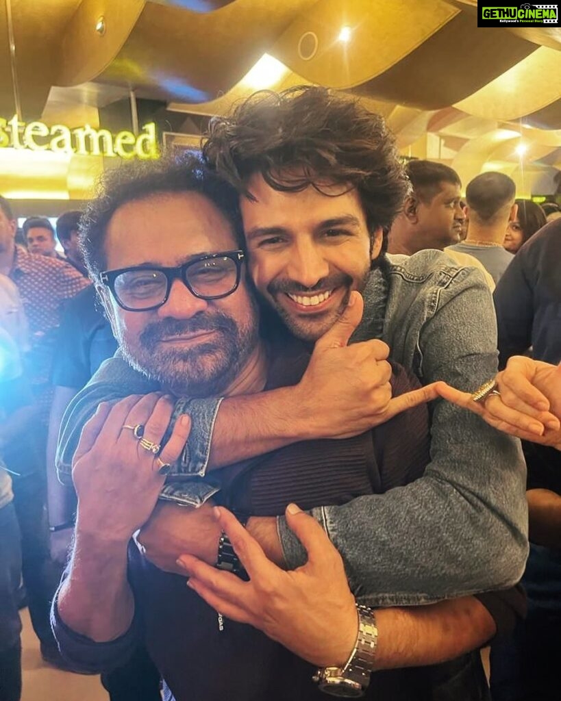 Kartik Aaryan Instagram - Happy Birthday to my blockbuster director @aneesbazmee sir 🫶🏻 Can’t wait to get back on your set and hear ‘action’ from you and create magic !👻 🤙🏻