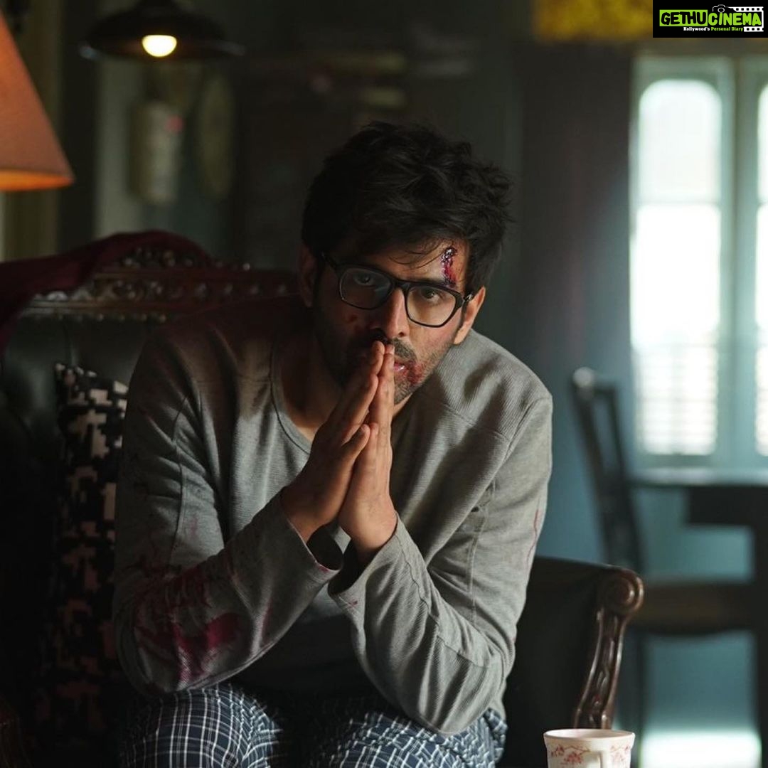 Kartik Aaryan Instagram - Best Actor - Freddy π€ A Character that challenged me mentally and physically ( Gained around 15 kgs jisko ghataane mein ab Band baj rahi hai π ) Acknowledgements like these validate the twisted choices I make sometimes! Thank you HT and the fans for honouring the underdog called Freddy! Plus i would like to share this award with My Hardy π’π @htcity @disneyplushotstar @ottplayapp