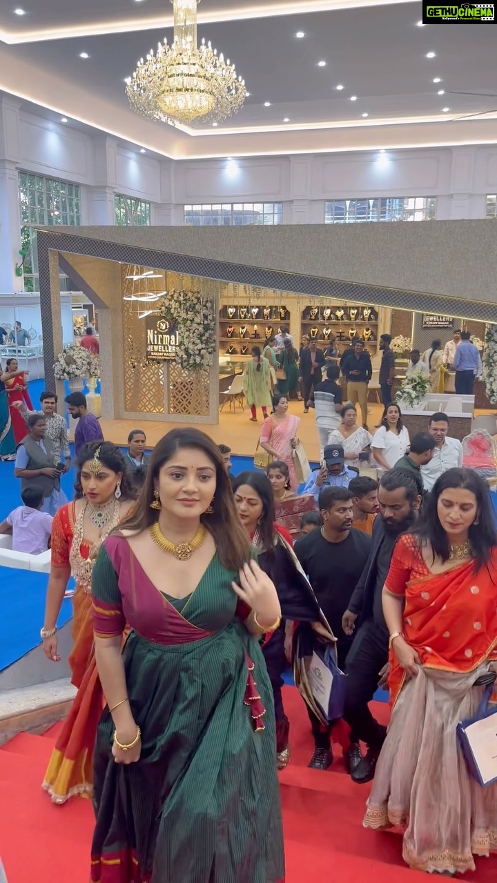 Karunya Ram Instagram - The Jewellery show Inauguration today at Bangalore Palace π«ΆπΌπππ§Ώ : : #karunyaram #milkybeautykarunyaram #actress #thejewelleryshow #gold #diamonds #trending #viral Palace Grounds Bangalore