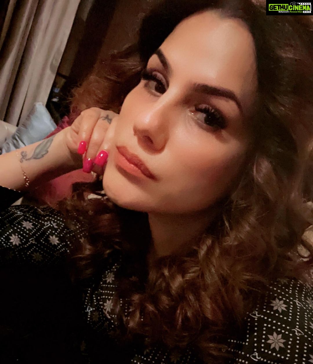 Kashish Singh Instagram - living, loving, healing, learning, growing…….#blessedbeyondmeasure #thanksgod #proudofmyself #butneversatisfied 😂🤣 #bellavitakashish Mumbai, Maharashtra