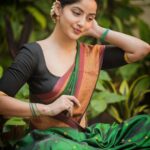 Kashmira Pardesi Instagram - Just some traditional smiles and sarees 🪷✨ Shot by @kalyaam_2.0