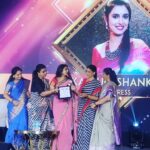 Kasthuri Shankar Instagram – Honored  to  receive  HMTV Naari puraskar celebrating  prominent women achievers  of Telangana and Andhra .  Delighted to share stage with super women @kavitha_kalvakuntla MLC,  AP minister  @rojaselvamani , Telangana education minister @sabithaindrareddy  and HMTV ceo Lakshmi Rao garu.  @hmtvnews
@hmtv
 #WomensDay #jaitelangana #telugudesam #andhrapradesh #gruhalkshmi #tulasi
#teluguPride Hyderabad