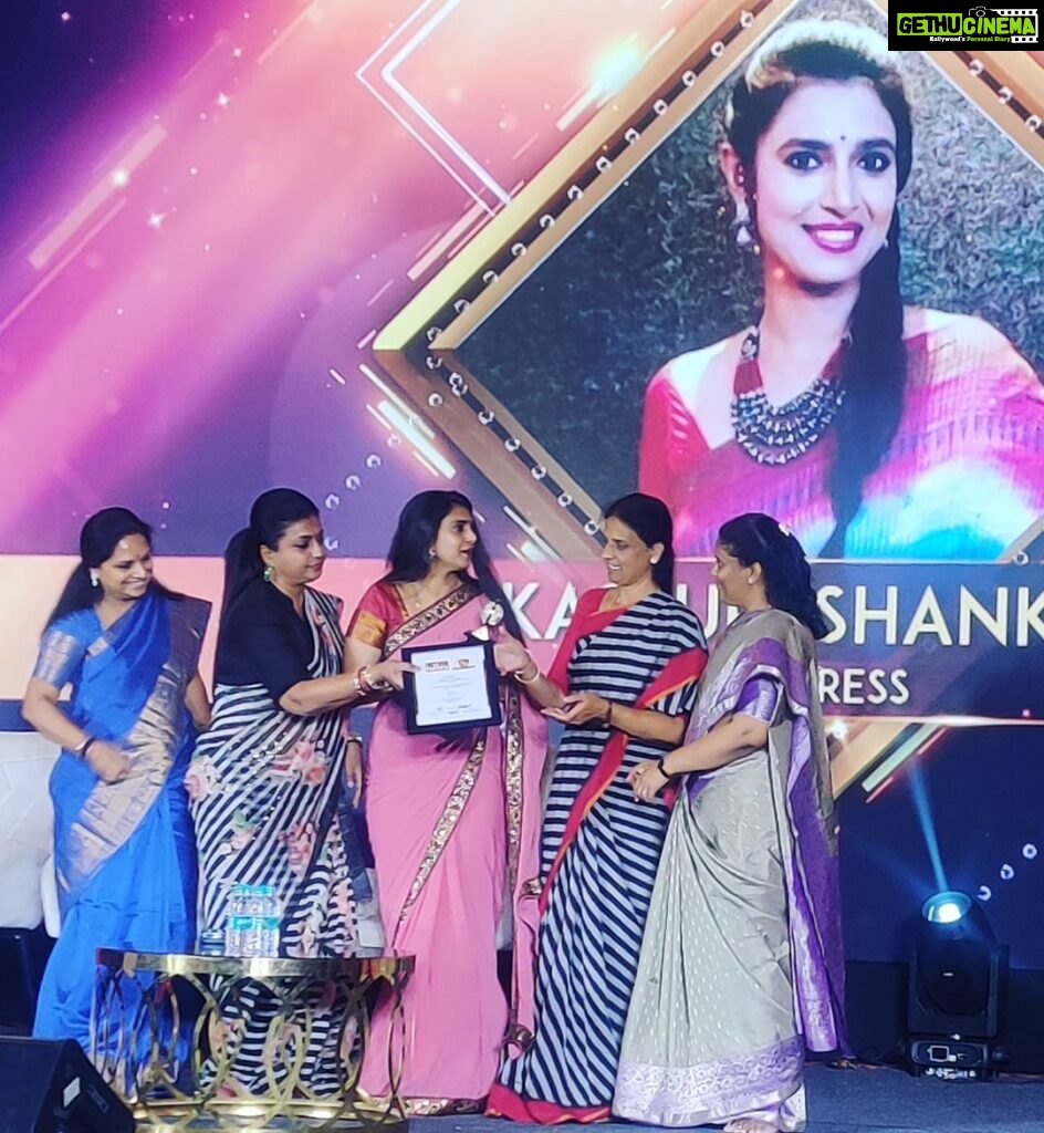 Kasthuri Shankar Instagram - Honored to receive HMTV Naari puraskar celebrating prominent women achievers of Telangana and Andhra . Delighted to share stage with super women @kavitha_kalvakuntla MLC, AP minister @rojaselvamani , Telangana education minister @sabithaindrareddy and HMTV ceo Lakshmi Rao garu. @hmtvnews @hmtv #WomensDay #jaitelangana #telugudesam #andhrapradesh #gruhalkshmi #tulasi #teluguPride Hyderabad