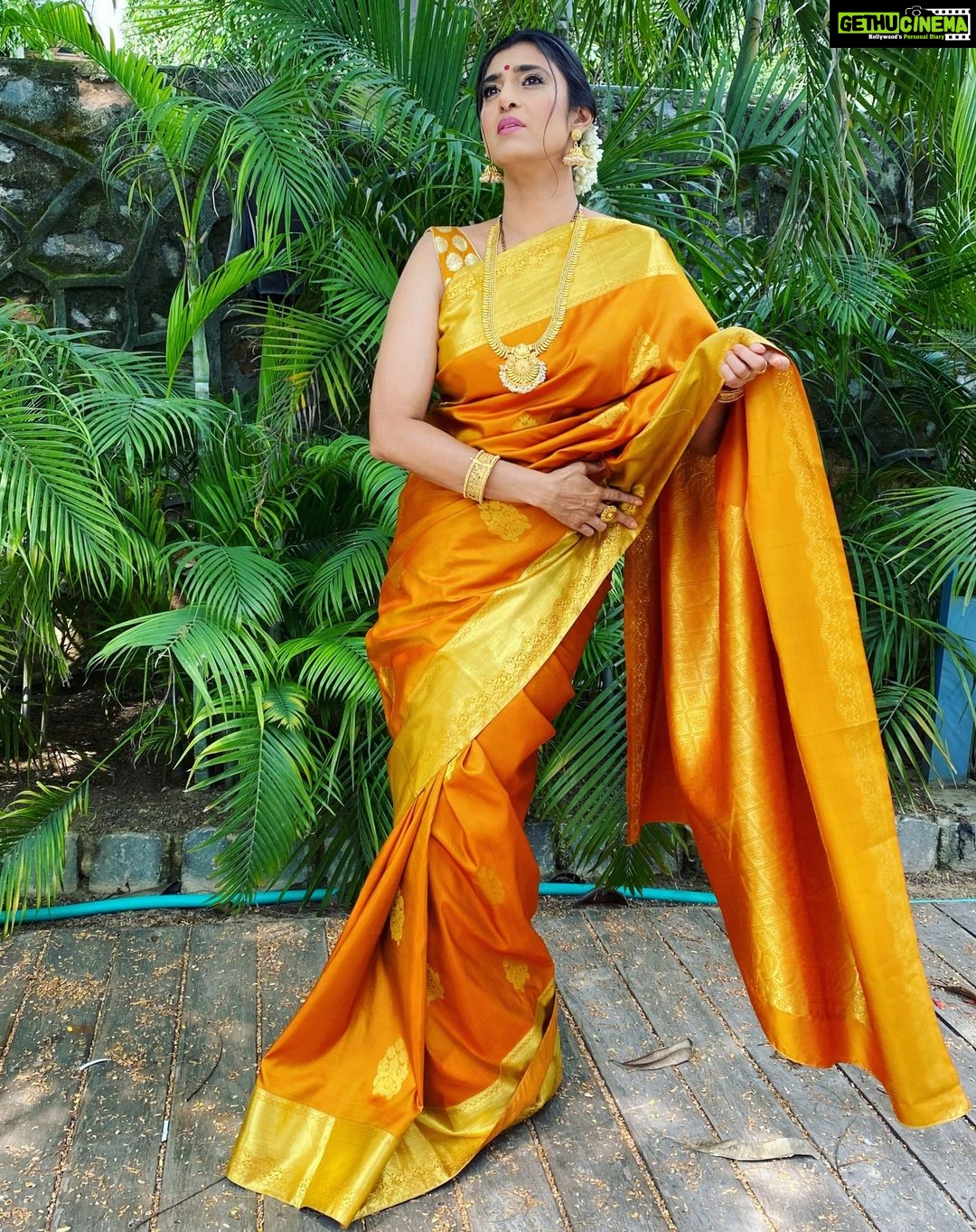 Kasthuri Shankar Instagram - wishing a happy and prosperous Ugadi GudiPadwa Baisakhi Nowruz #auspiciousbeginnings #SilkSareeswag #Desibeauty #traditional #Actresskasthuri #kasturiactor #telugucinema #tamilcinema #bollywoodactress #festivalfashion