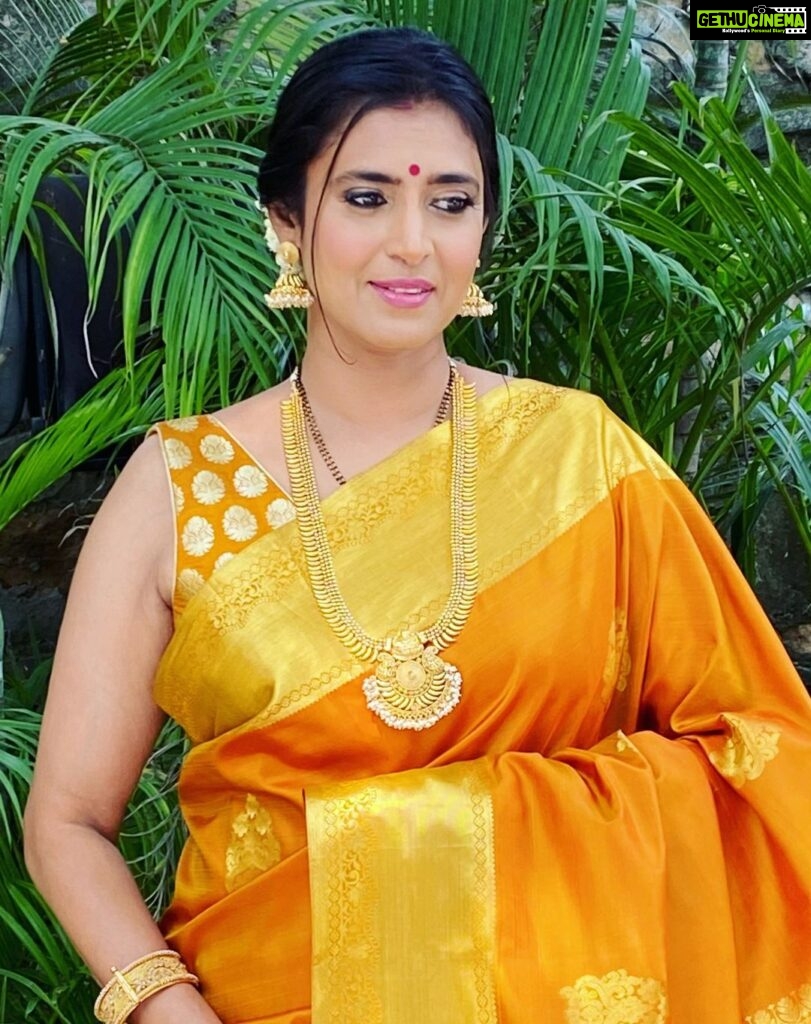 Kasthuri Shankar Instagram - wishing a happy and prosperous Ugadi GudiPadwa Baisakhi Nowruz #auspiciousbeginnings #SilkSareeswag #Desibeauty #traditional #Actresskasthuri #kasturiactor #telugucinema #tamilcinema #bollywoodactress #festivalfashion