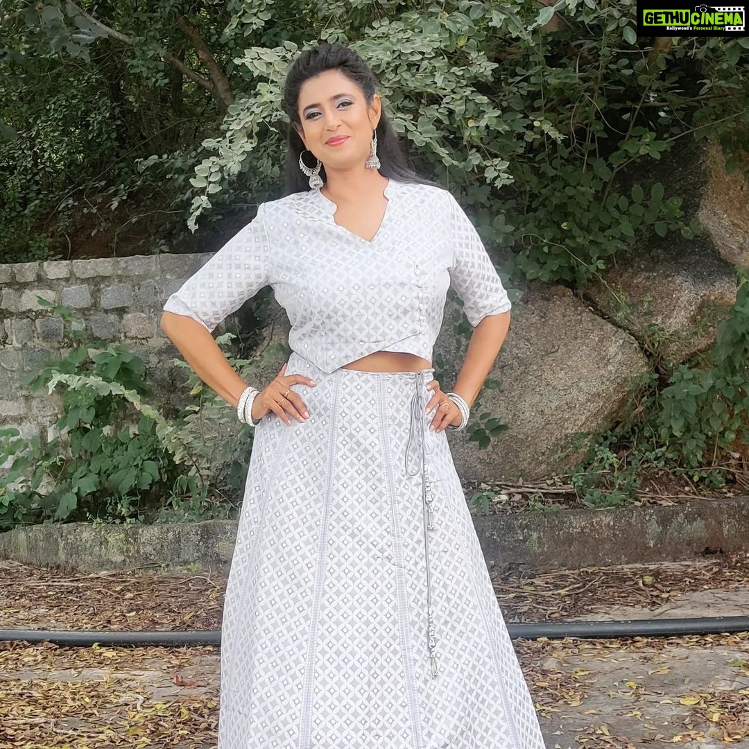 Kasthuri Shankar Instagram - Work.white.winning.