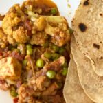 Kasthuri Shankar Instagram - Paneer Gobi mattar. Tender peas and fresh cauliflower matched with ghee sauteed homemade panneer, and cooked to perfection in a tomato masala sauce #dinnergoals #veggieheaven #kasturicooks #vegetarianrecipes #yummm #veggieforlife #balancedmeals #foodporn #foodstagram
