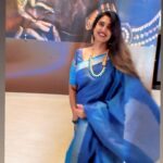 Kasthuri Shankar Instagram - Pretty gurlz walk like this!!! Jewelry: @themanvico Saree : @sriaryasilks Lehenga : bespoke #actresskasthuri #trendingreels #sareeswag #desigirl. #bigfatindianwedding