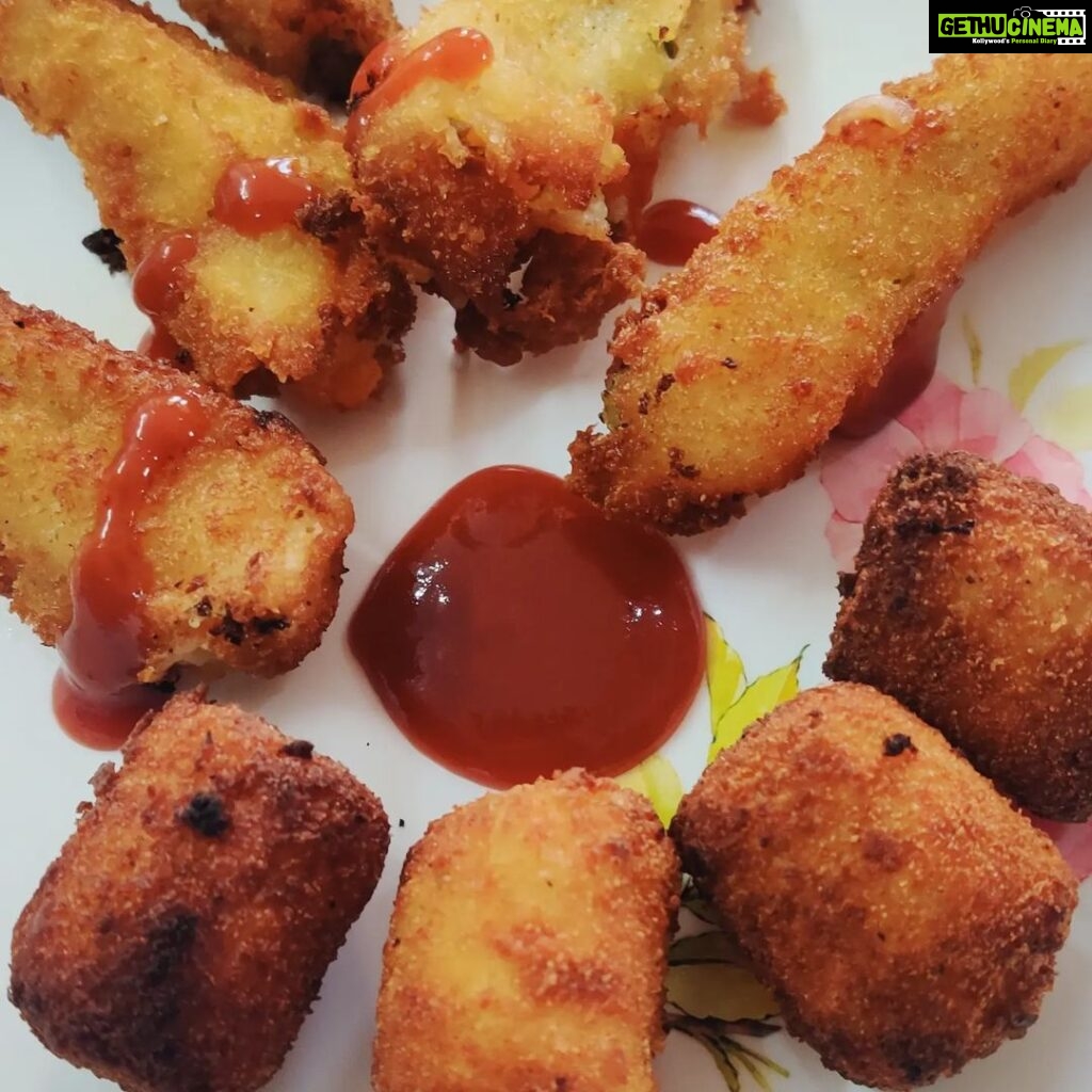 Kasthuri Shankar Instagram - Had a free day, sashti vratham for me, so only the kid to feed...tried some fun snacks Potato Cheese poppers and paneer sticks High on effort, high on calories, high on fun factor too :)) #kasturicooks #funfoodfriday